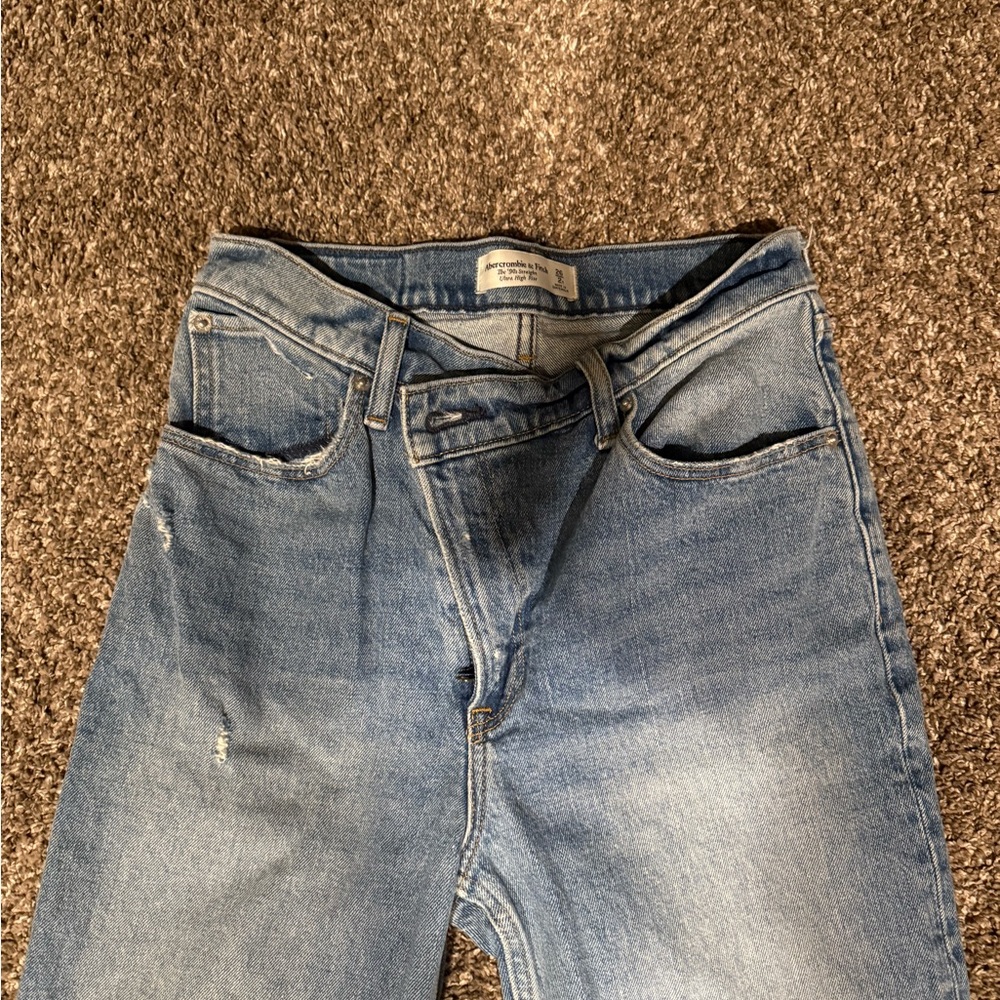 Abercrombie & Fitch CrossoverThe 90s Straight Ultra High Rise Jean